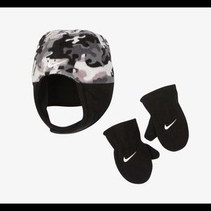 NWT Nike Toddler Grey Camo Hat and Gloves Set